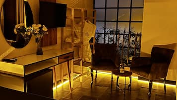 Luxury Room | Hypo-allergenic bedding, in-room safe, laptop workspace, blackout drapes