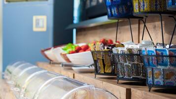 Café da manhã com buffet todos os dias mediante uma taxa