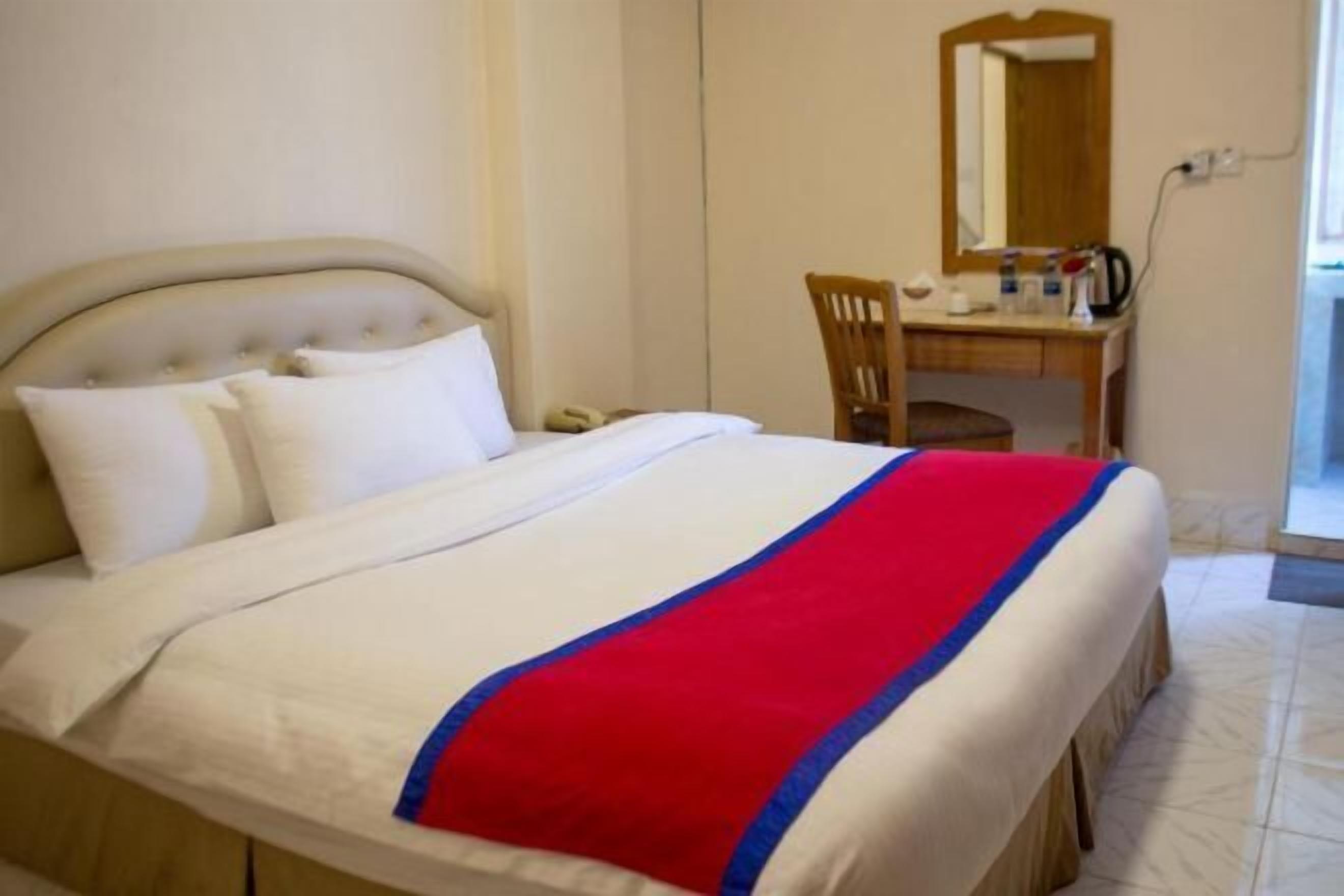 Select Comfort beds, minibar, in-room safe, desk