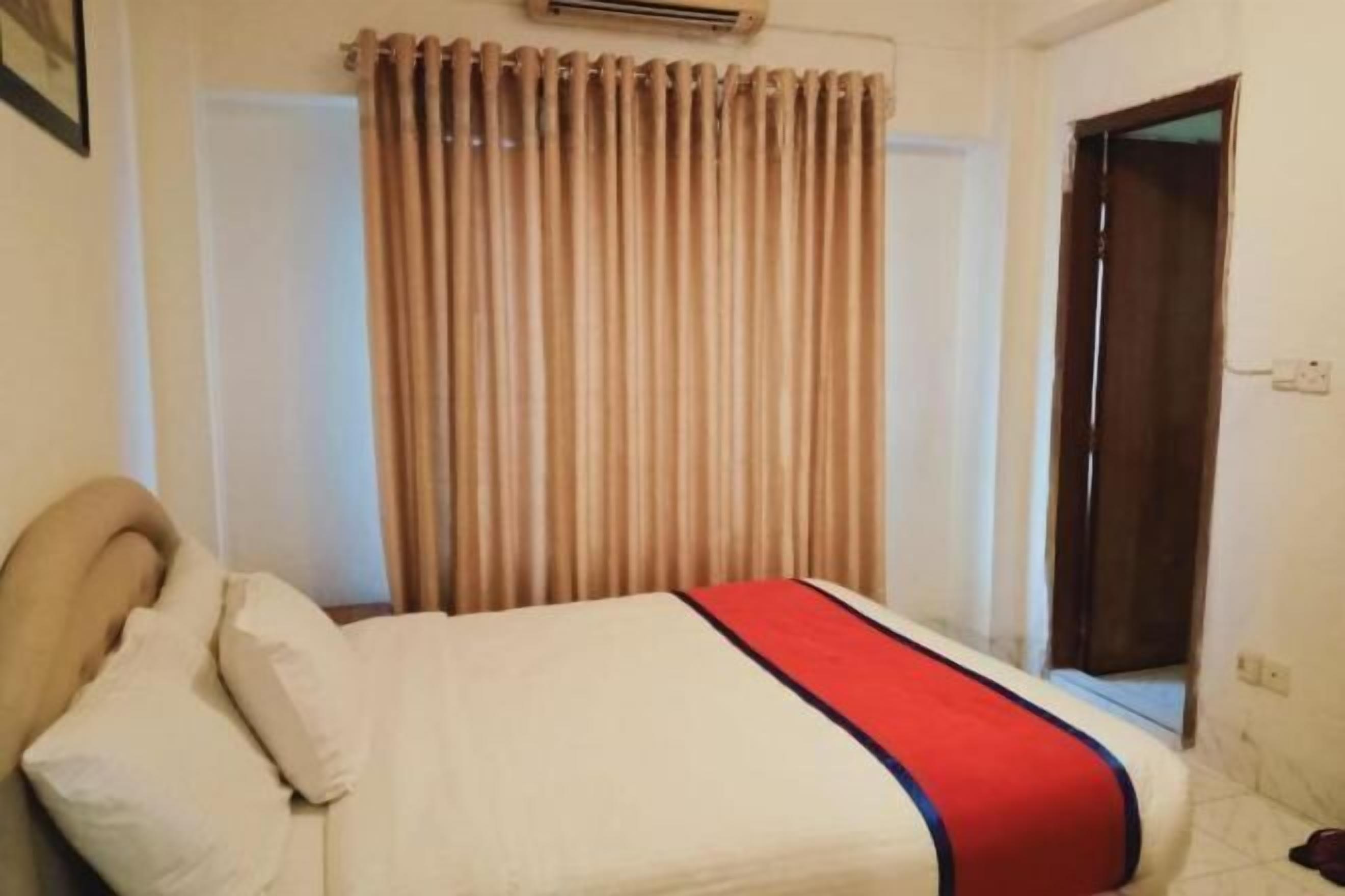 Select Comfort beds, minibar, in-room safe, desk