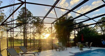 Korkein 4 hengen huvila, josta on upeat näkymät auringonlaskuun, avautuva leveä uima-allas