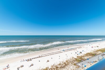 Seas The Day Regency Towers 1122-Beachfront-Renovated! Fantastic Views!