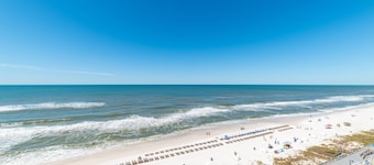 Seas The Day Regency Towers 1122-Beachfront-Renovated! Fantastic Views!