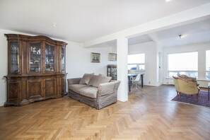 TV - Scandinavian style apartment (RVK)