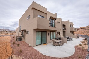Exterior - Private 3BR w/ Fire Pit & Rooftop Patio Near Pool (St. George)