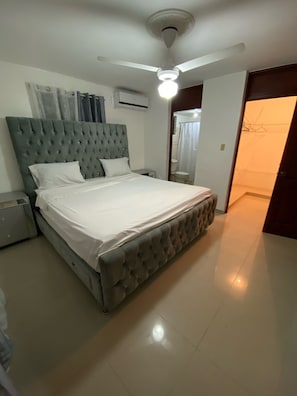 3 chambres, coffre-fort, bureau, fer et planche à repasser