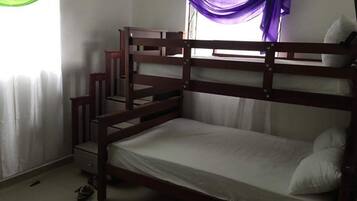 3 chambres, coffres-forts dans les chambres, bureau