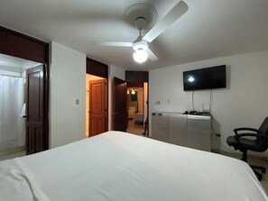 3 Schlafzimmer, Zimmersafe, Schreibtisch, Bügeleisen/Bügelbrett