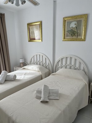 3 bedrooms, in-room safe, iron/ironing board, travel cot