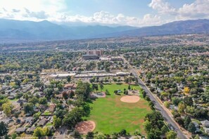 Aerial view - 2BR Pet friendly BBQ Fire Pit in EastSide Colorado (Colorado Springs)