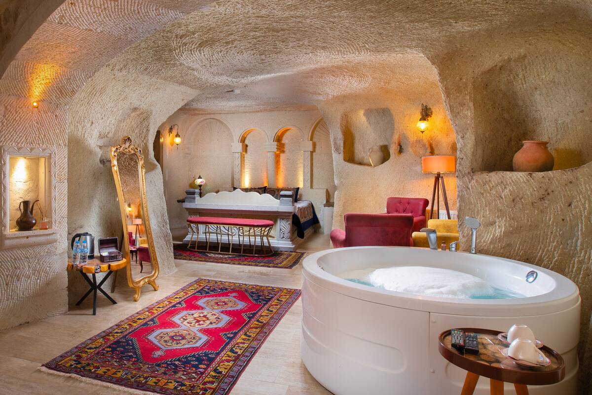 Jacuzzi Superior Suite | Wi-Fi de cortesia, individualmente decorados, individualmente mobiliados