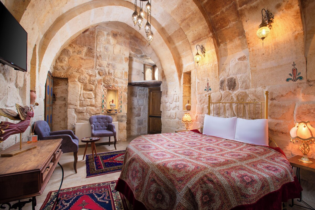 WiFi (free), individually decorated, individually furnished, bed sheets