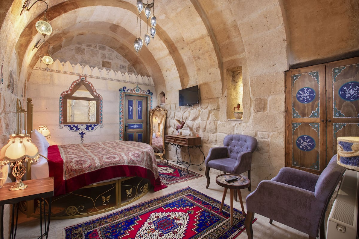 Jacuzzi Suite | 1 bedroom, individually decorated, individually furnished, free WiFi