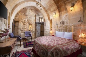 Jacuzzi Suite | 客室ごとに異なる装飾、客室ごとに異なるインテリア、WiFi (無料)、ベッドシーツ