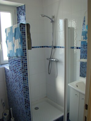 Baignoire, séchoir à cheveux