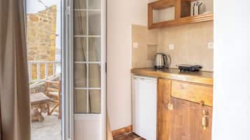In-room safe, free WiFi, bed sheets