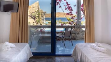 In-room safe, free WiFi, bed sheets