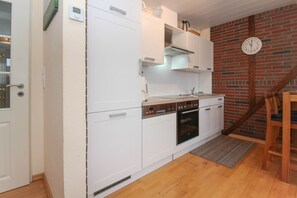 Refrigerador, horno, placa de cocina, lavavajillas