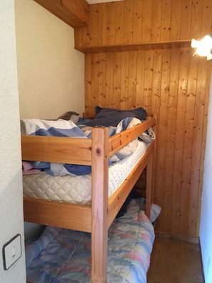 2 habitaciones y cuna de viaje