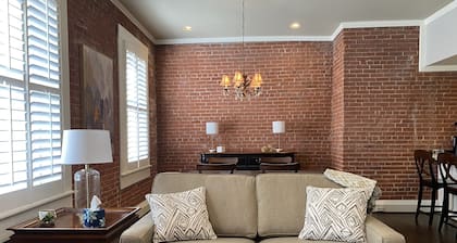 Center of Downtown- Upscale 1Br/1Ba with patio & private entrance