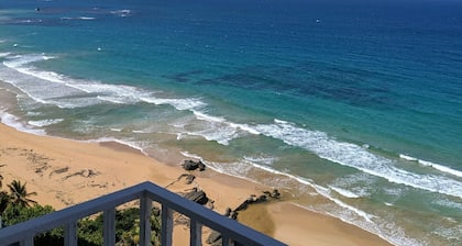 Oceanfront, Hear waves 24/7, 2 bedroom condo w full kitchen, Prime location