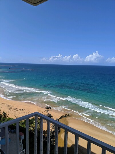Oceanfront, Hear waves 24/7, 2 bedroom condo w full kitchen, Prime location