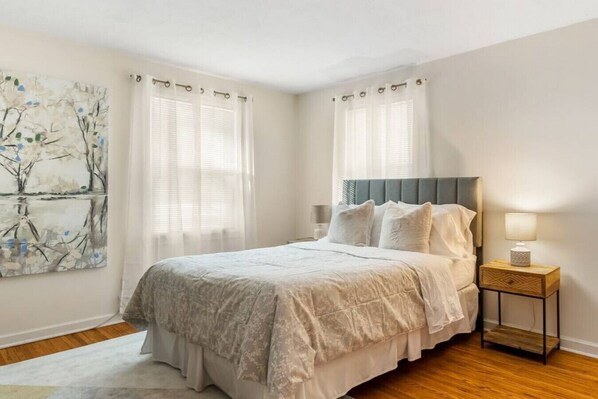 3 Schlafzimmer, Schreibtisch, Bügeleisen/Bügelbrett, kostenloses WLAN