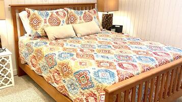 1 slaapkamer, een strijkplank/strijkijzer, gratis wifi, beddengoed