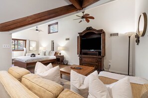 4 bedrooms, desk, iron/ironing board, travel cot