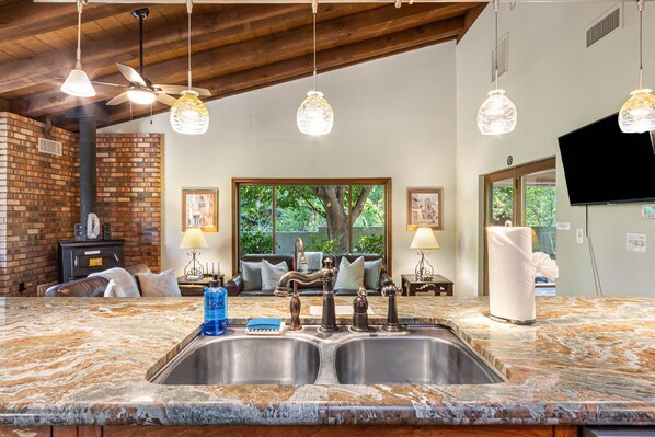 Interior - Near Restaurants, Shopping, Hiking and Biking Trails, Direct Access to Oak Creek! (Sedona)