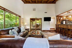 Smart TV - Near Restaurants, Shopping, Hiking and Biking Trails, Direct Access to Oak Creek! (Sedona)