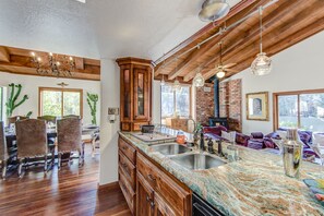 Interior - Near Restaurants, Shopping, Hiking and Biking Trails, Direct Access to Oak Creek! (Sedona)