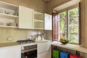Frigorifero, forno, piano cottura, lavastoviglie