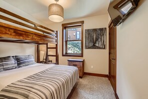 3 bedrooms, iron/ironing board, travel crib, WiFi