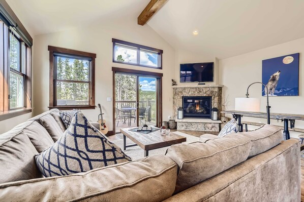 TV, fireplace, offices