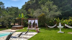 Outdoor spa tub - Standing house in Alto patrao Ubatuba area (Ubatuba)