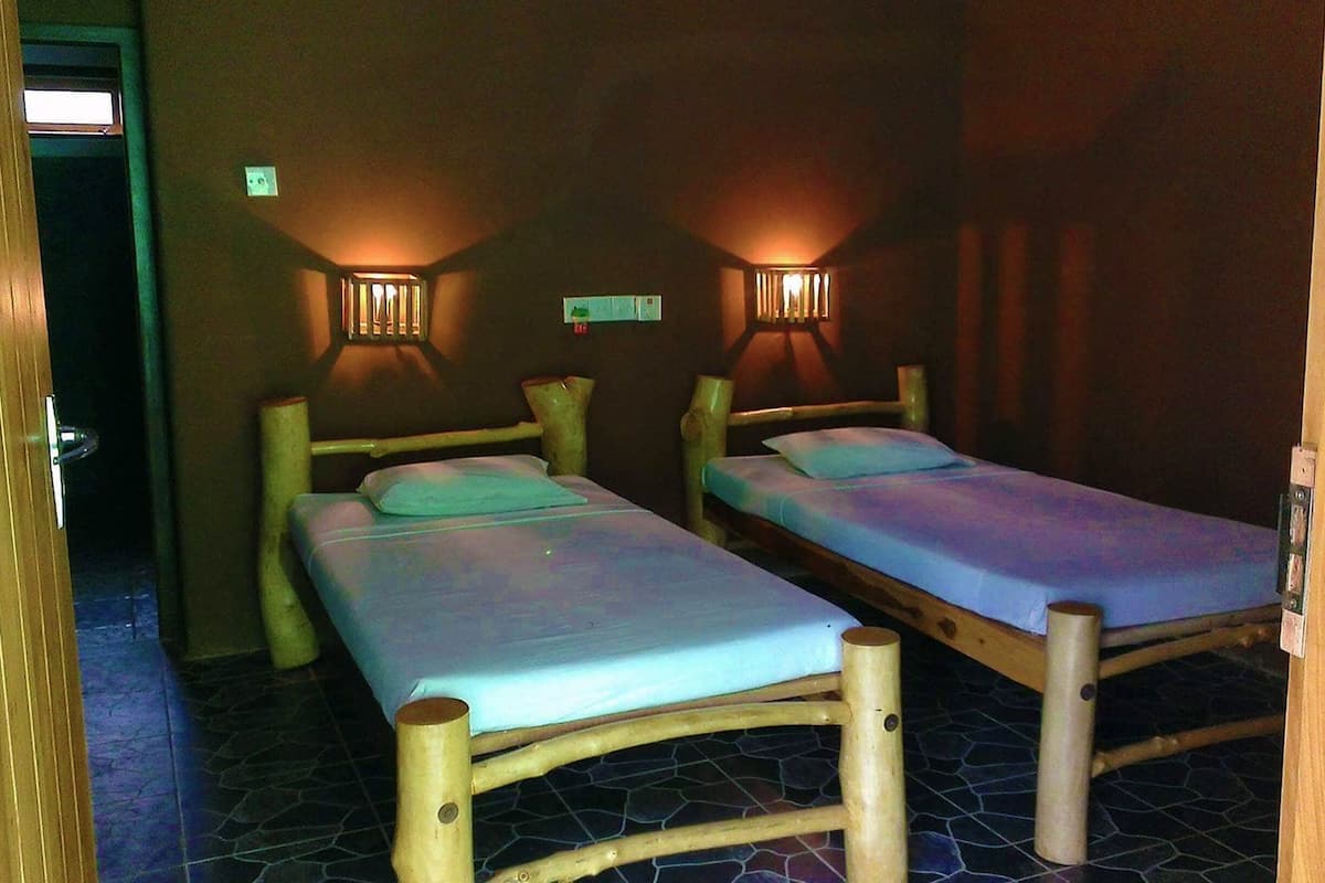 Signature Double Room, Garden View | Desk, laptop workspace, iron/ironing board (on request), WiFi (free)