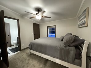 5 bedrooms, iron/ironing board, free WiFi, bed sheets - Direct Trails!Upscale Retreat RecRm,Bar 2m to BearTrap,Pic Rocks!Snow Snow Snow! (Shingleton)