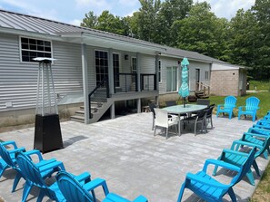 Outdoor dining - Direct Trails!Upscale Retreat RecRm,Bar 2m to BearTrap,Pic Rocks!Snow Snow Snow! (Shingleton)