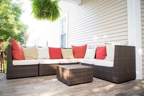 Terrace/patio - Burke Manor Inn & Pavilion (Gibsonville)