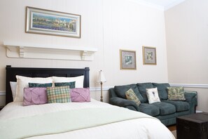 Room 101 | Individually decorated, individually furnished, laptop workspace - Burke Manor Inn & Pavilion (Gibsonville)