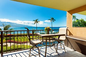 Outdoor dining - Endless Waves, Incredible Direct Oceanfront Views! (Wailuku)