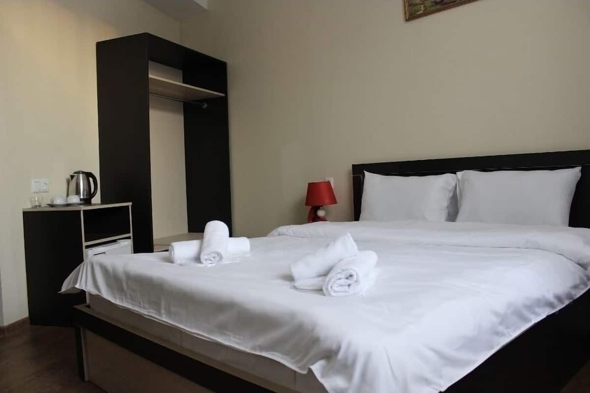 Economy Double Room | Soundproofing, WiFi (free)