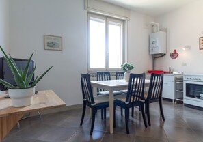 Dining - Mamma Ciccia Holiday Home - Stunning Lake View (Mandello del Lario)