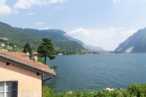 Unclassified image, 4 of 22, button