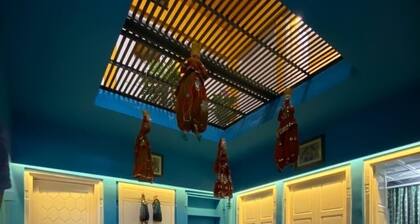 Traditional courtyard Haveli near historic places and in heart of the pink city