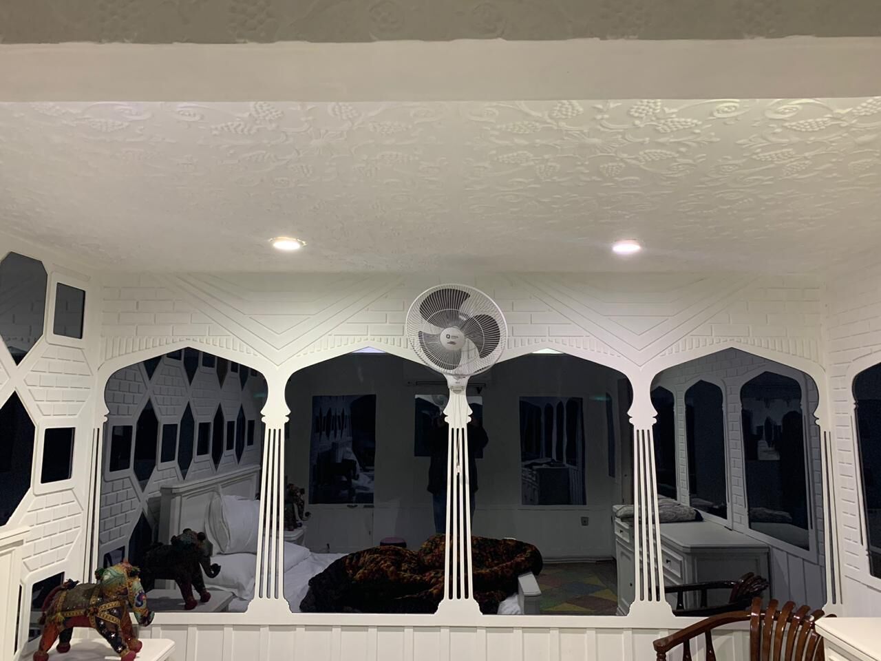 5 bedrooms, iron/ironing board, WiFi, bed sheets