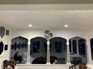 5 bedrooms, iron/ironing board, WiFi, bed sheets - Traditional courtyard Haveli near historic places and in heart of the pink city (Jaipur)