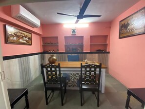 Interior - Traditional courtyard Haveli near historic places and in heart of the pink city (Jaipur)