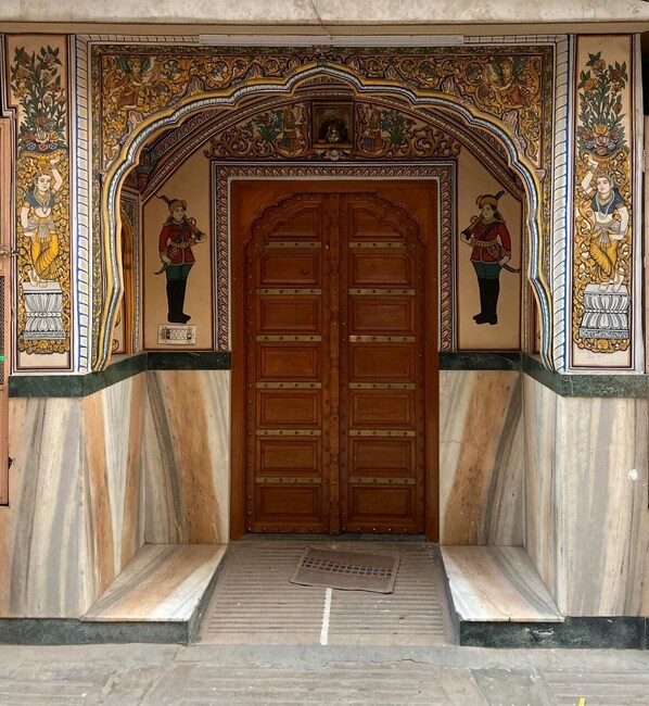 Exterior detail - Traditional courtyard Haveli near historic places and in heart of the pink city (Jaipur)